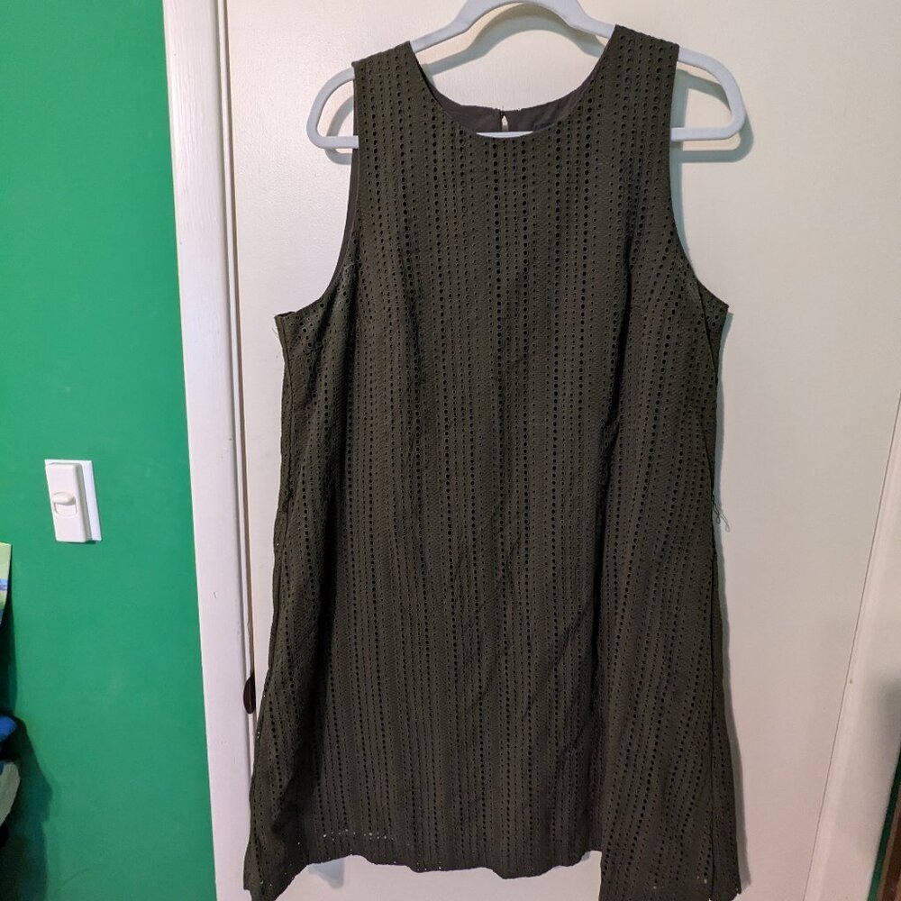 Banana Republic Size 18 olive green sleeveless dress with pockets